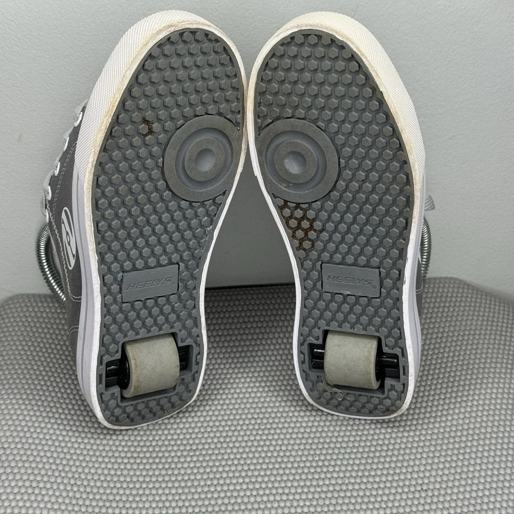 Heelys Canvas Low‎ Top Gray Skate Shoes Sneakers Men's Size 4 Lace Up Wheels